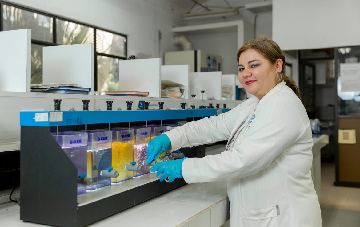 Mujeres, ciencia y academia Mujeres, ciencia y academia
